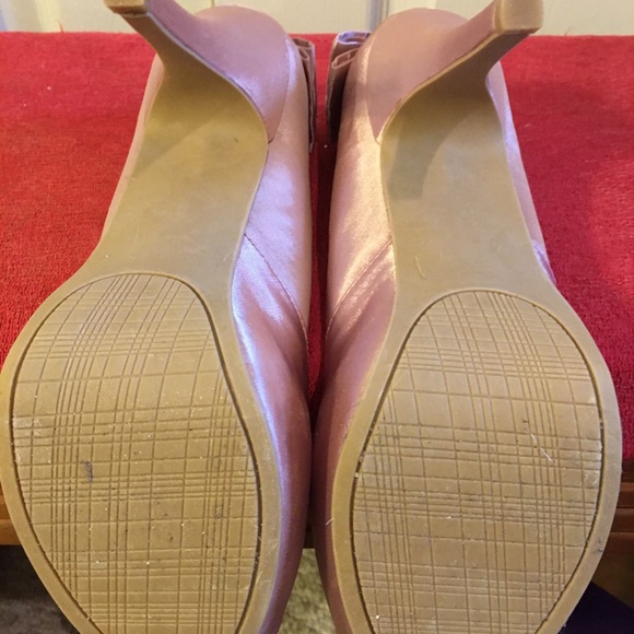Jolie rose satin peep toed with bow trim - Picture 2 of 4